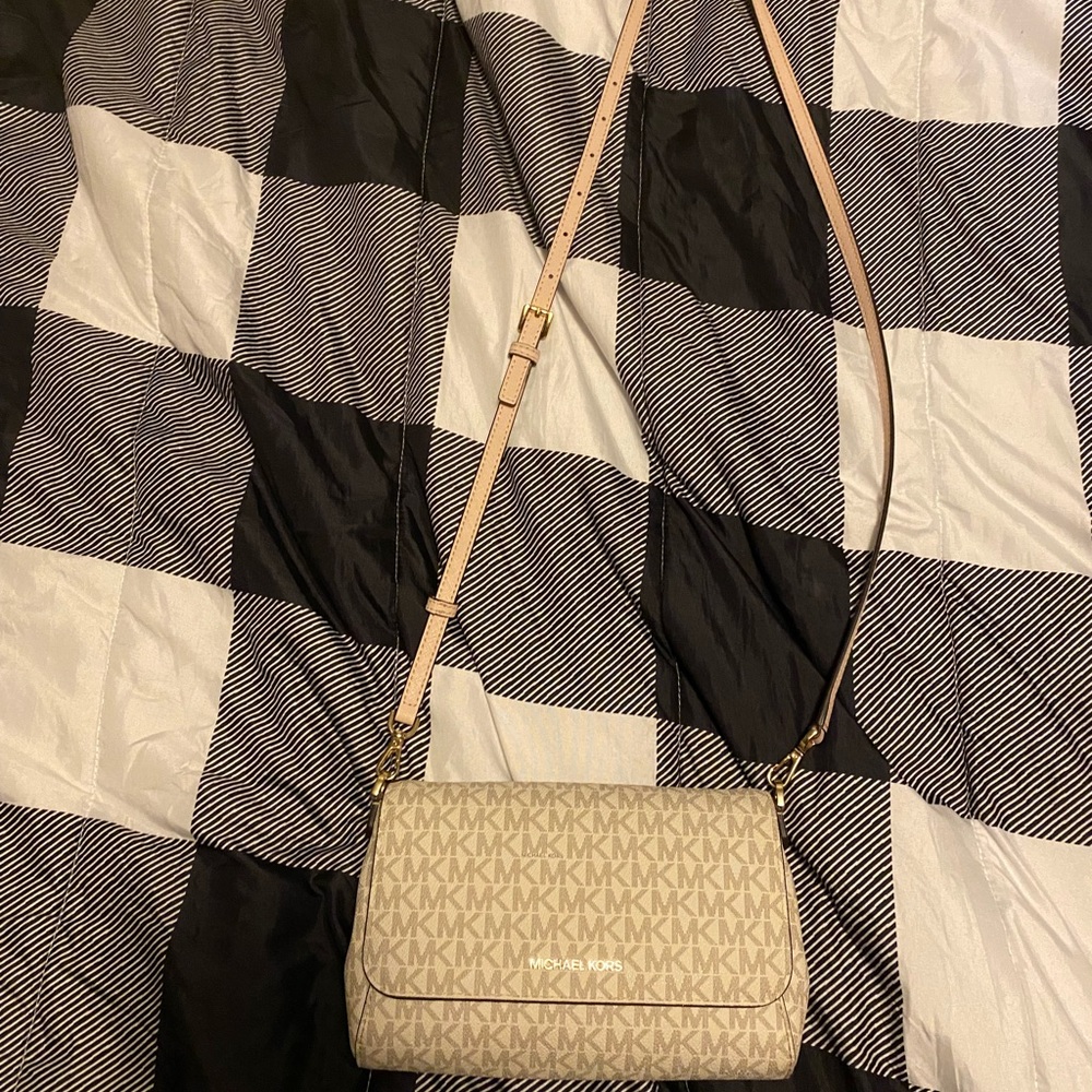 Super cute pink and white Micheal Kors purse